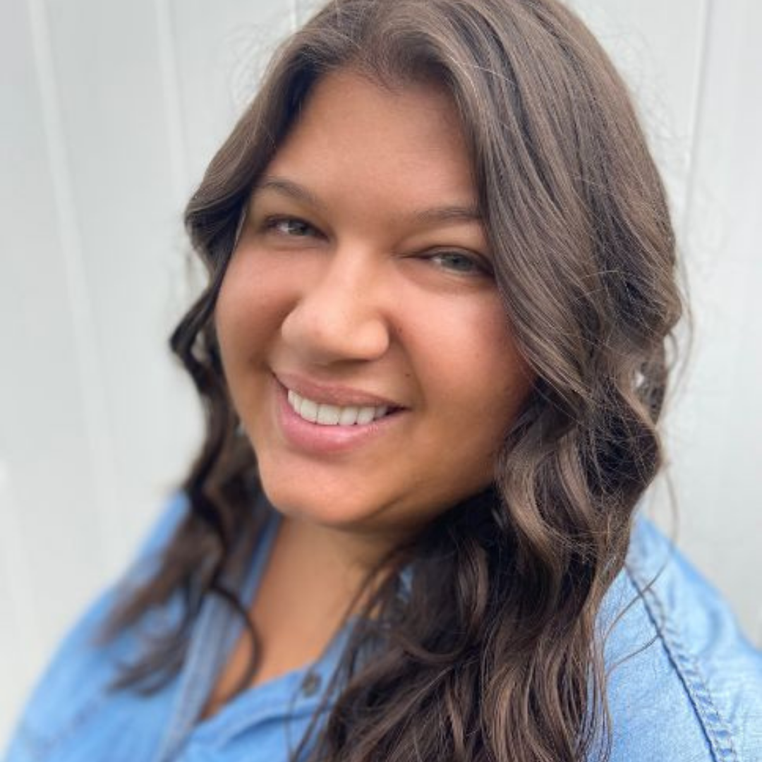 Angela Harders headshot